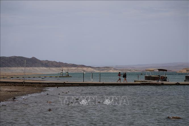 Mực nước hồ Mead xuống thấp, tại Boulder, Nevada, Mỹ, ngày 11/8/2026. Ảnh: THX/TTXVN phát
