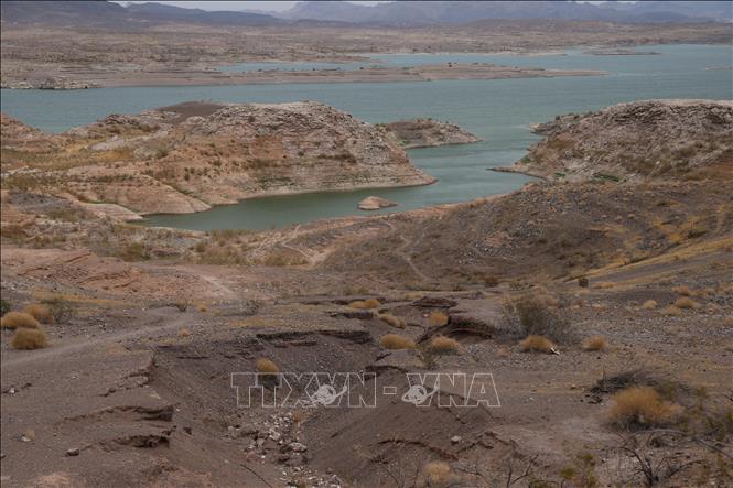 Mực nước hồ Mead xuống thấp, tại Boulder, Nevada, Mỹ, ngày 11/8/2026. Ảnh: THX/TTXVN phát