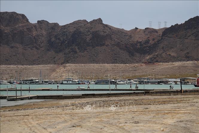 Mực nước hồ Mead xuống thấp, tại Boulder, Nevada, Mỹ, ngày 11/8/2026. Ảnh: THX/TTXVN phát