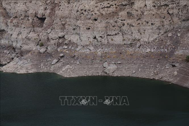 Mực nước hồ Mead xuống thấp, tại Boulder, Nevada, Mỹ, ngày 11/8/2026. Ảnh: THX/TTXVN phát