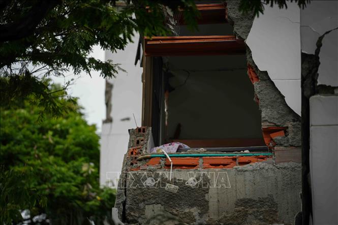 Tòa nhà bị hư hại sau trận động đất tại Cali, Colombia, ngày 12/8/2026. Ảnh: THX/TTXVN phát
