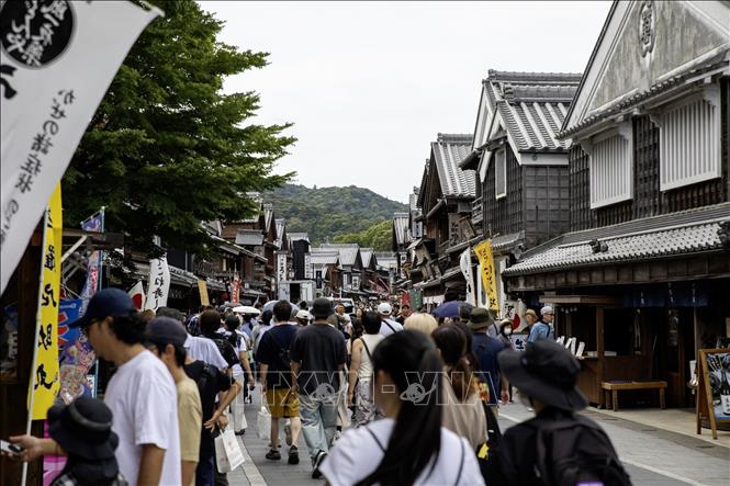 Khu phố Okage Yokocho bắt đầu mở cửa từ ngày 16/7/1993, với mục đích tái hiện cảnh quan và không khí của những thị trấn trên tuyến đường Ise thời Edo – Meiji. Ảnh: Xuân Giao – PV TTXVN tại Nhật Bản