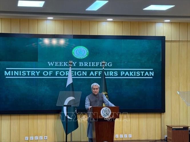 Người phát ngôn Bộ Ngoại giao Pakistan Tahir Andrabi phát biểu họp báo tại Islamabad. IRNA/TTXVN phát