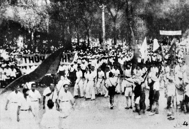 Đồng bào Sài Gòn tổng khởi nghĩa giành chính quyền ngày 25/8/1945, hưởng ứng Lời kêu gọi Tổng khởi nghĩa của Trung ương Đảng và Chủ tịch Hồ Chí Minh. Ảnh: Tư liệu TTXVN