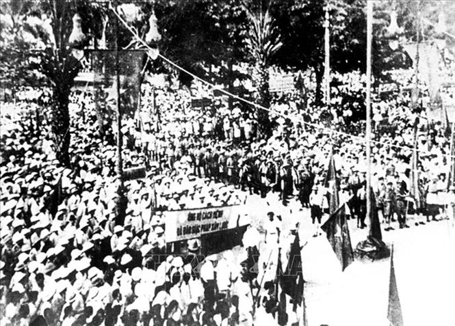 Nhân dân Sài Gòn khởi nghĩa giành chính quyền trong Cách mạng Tháng Tám năm 1945. Ảnh: Tư liệu/TTXVN phát