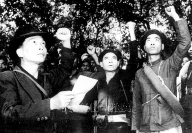 Đồng chí Võ Nguyên Giáp đọc Lời Tuyên thệ trong ngày thành lập Đội Việt Nam Tuyên truyền Giải phóng quân 22/12/1944. Ảnh: Tư liệu TTXVN
