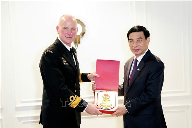 Đại tướng Phan Văn Giang, Ủy viên Bộ Chính trị, Phó Thủ tướng Chính phủ, Bộ trưởng Bộ Quốc phòng tiếp xã giao Chuẩn Đô đốc Mathew Williams, Phó Tư lệnh Lực lượng Quốc phòng New Zealand. Ảnh: TTXVN phát