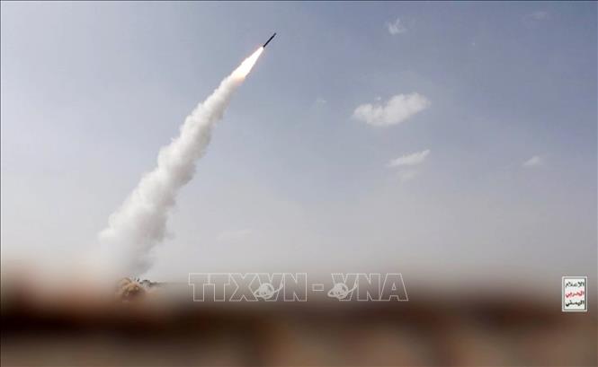 Hình ảnh do Trung tâm Truyền thông Houthi công bố cho thấy một tên lửa được cho là phóng vào thành phố Mocha, Yemen ngày 9/8/2026. Ảnh: THX/TTXVN phát