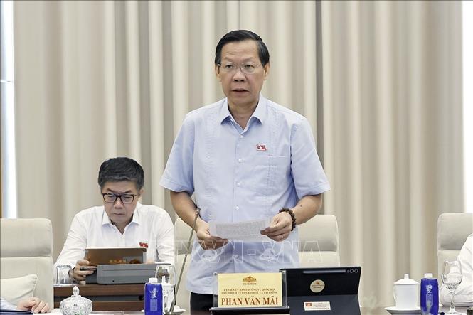 Chủ nhiệm Ủy ban Kinh tế và Tài chính của Quốc hội Phan Văn Mãi trình bày ý kiến đối với nội dung cơ quan trình dự kiến tiếp thu, giải trình và chỉnh lý các dự thảo. Ảnh: Doãn Tấn - TTXVN