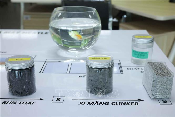 Nhà máy Nestlé Bông Sen áp dụng mô hình quản lý chất thải theo định hướng kinh tế tuần hoàn và phát triển bền vững, các chất thải được phân loại, tái sử dụng hoặc tái chế, sau quá trình sản xuất được chuyển giao cho các doanh nghiệp có giấy phép xử lý và tái chế thành các sản phẩm dân dụng và vật liệu xây dựng, giúp giảm thiểu chất thải. Ảnh: Hoàng Hiếu - TTXVN