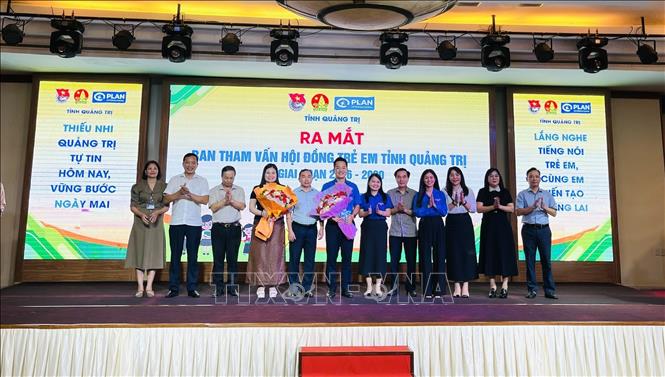 Ra mắt Ban Tham vấn Hội đồng trẻ em tỉnh Quảng Trị. Ảnh: Võ Dung - TTXVN