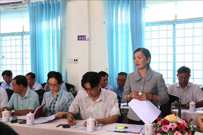 Bà Nguyễn Thị Diệu Hiền - Bí thư Đảng ủy xã Quới Thiện, tỉnh Vĩnh Long phát biểu tại buổi làm việc. Ảnh: Lê Thúy Hằng – TTXVN