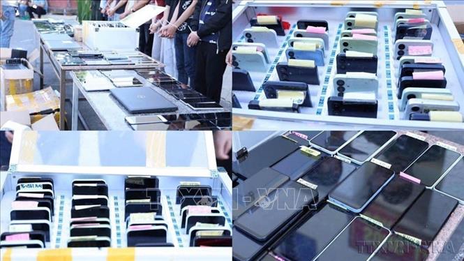 Tang vật trong đường dây rửa tiền quy mô lớn, hoạt động xuyên quốc gia do Công an tỉnh Hà Tĩnh triệt phá (15/07/2026). Ảnh: TTXVN phát
