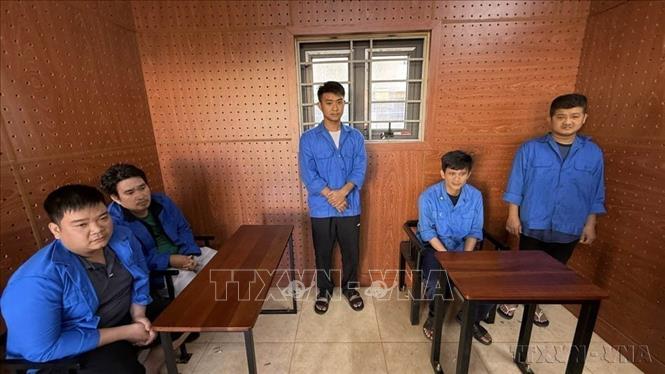 Phòng Cảnh sát hình sự, Công an tỉnh Đắk Lắk phối hợp với phòng An ninh mạng và phòng chống tội phạm sử dụng công nghệ cao triệt phá thành công đường dây tổ chức đánh bạc và đánh bạc dưới hình thức cá độ bóng đá quy mô lớn, bắt giữ 5 đối tượng, tổng số tiền giao dịch trong 2 tháng gần 25 tỷ đồng (30/01/2026). Ảnh: TTXVN phát