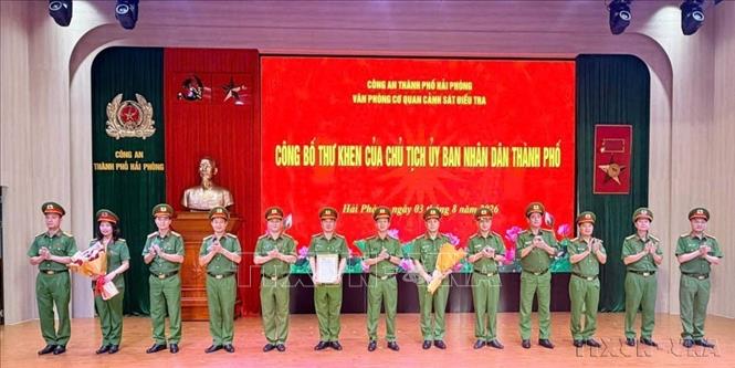 UBND thành phố Hải Phòng khen thưởng cho tập thể Cơ quan Cảnh sát điều tra, Công an thành phố do có thành tích đặc biệt xuất sắc trong vụ triệt phá thành công đường dây tội phạm 