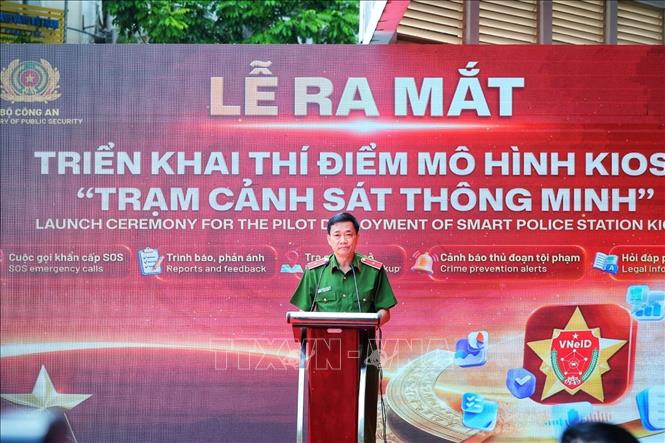Thiếu tướng Nguyễn Mạnh Hùng, Phó Cục trưởng Cục Cảnh sát quản lý hành chính về trật tự xã hội (Bộ Công an) phát biểu tại Lễ ra mắt triển khai thí điểm mô hình Kiosk “Trạm Cảnh sát thông minh”. Ảnh: Phạm Tuấn Anh - TTXVN