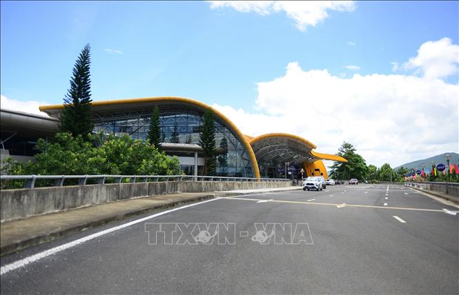 Phía trước nhà ga hành khách của Sân bay Liên Khương đã hoàn thành chỉnh trang, tổng vệ sinh sạch sẽ. Ảnh: Nguyễn Dũng – TTXVN
