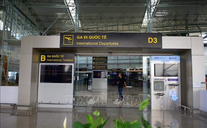 Khu vực phía trong nhà ga hành khách của Sân bay Liên Khương cũng được vệ sinh, trang trí tiểu cảnh, sẵn sàng phục vụ các chuyến bay trong nước và quốc tế. Ảnh: Nguyễn Dũng – TTXVN
