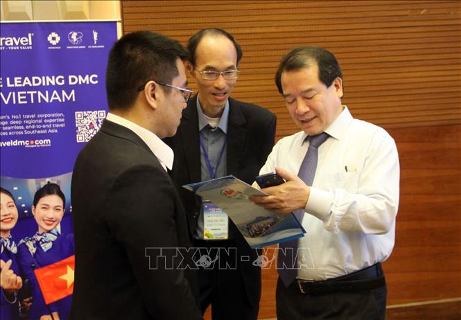 Đại diện các doanh nghiệp trong nước và quốc tế tham gia Không gian B2B tại ngày khai mạc. Ảnh: Trịnh Bang Nhiệm - TTXVN