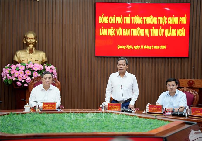 Ủy viên Trung ương Đảng, Bí thư Tỉnh ủy Quảng Ngãi Hồ Văn Niên phát biểu tại buổi làm việc. Ảnh: Lê Phước Ngọc - TTXVN