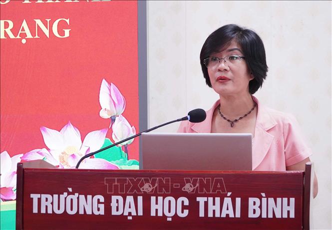 PGS, TS Phạm Thị Túy, Phó Viện trưởng Viện Kinh tế chính trị học (Học viện Chính trị quốc gia Hồ Chí Minh) phát biểu tại hội thảo. Ảnh: Nguyễn Công Hải - TTXVN