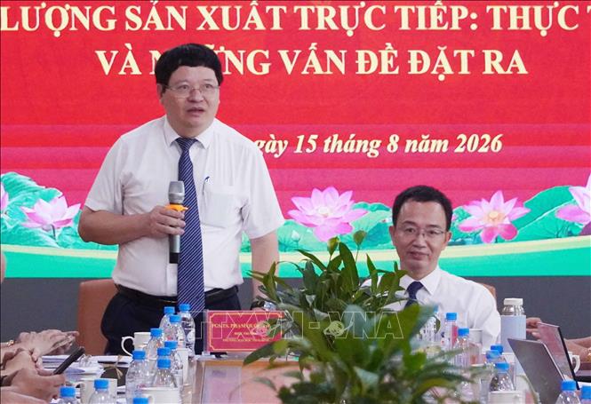 Lãnh đạo Viện Kinh tế chính trị học và Trường Đại học Thái Bình chủ trì hội thảo. Ảnh: Nguyễn Công Hải - TTXVN