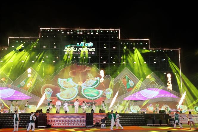 Các tiết mục đặc sắc tại chương trình nghệ thuật “Sầu riêng Đắk Lắk - Kết nối vươn xa”. Ảnh: Hoài Thu – TTXVN