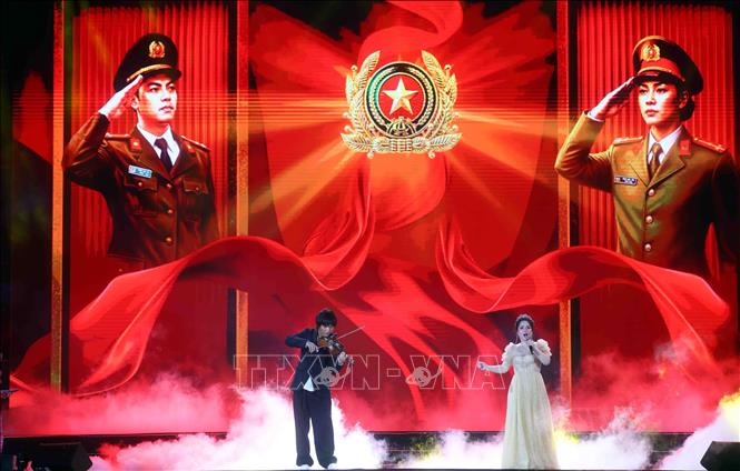 Một tiết mục nghệ thuật tại chương trình. Ảnh: Phạm Kiên - TTXVN
