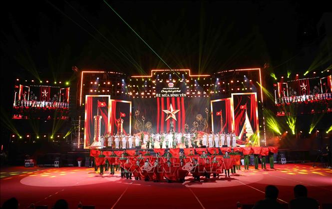 Một tiết mục nghệ thuật tại chương trình. Ảnh: Phạm Kiên - TTXVN