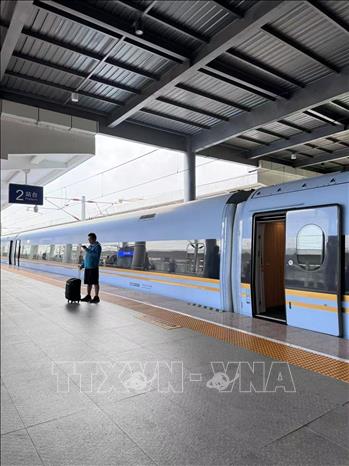 Hành khách trên sân ga. Ảnh: Hải Yến - PV TTXVN tại Trung Quốc

