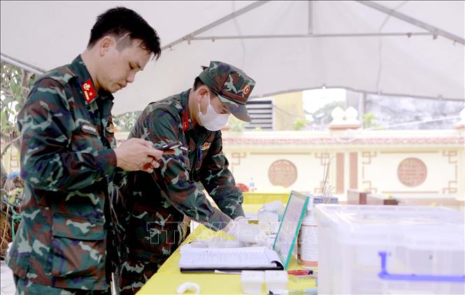 Số hóa thông tin mộ liệt sĩ trong quá trình lấy mẫu tại Nghĩa trang liệt sĩ Hợp Lý, xã Hợp Lý. Ảnh: Hoàng Hùng - TTXVN