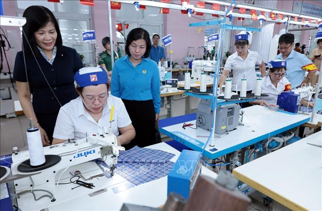 Đội thi đến từ Công ty may Việt Tiến. Ảnh: Trần Việt - TTXVN