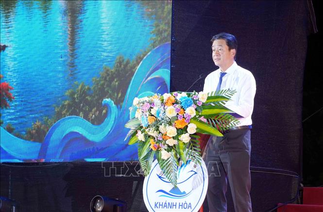Phó Chủ tịch Thường trực UBND tỉnh Khánh Hòa Nguyễn Long Biên phát biểu Khai mạc chương trình. Ảnh: Tá Chuyên – TTXVN


