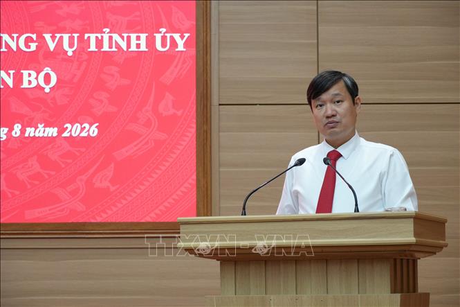 Ông Nguyễn Tuấn Phong, Chánh Văn phòng Tỉnh ủy, được chỉ định làm Trưởng Bộ phận nghiên cứu chính sách của Tỉnh ủy Hưng Yên. Ảnh: Mạnh Khánh - TTXVN