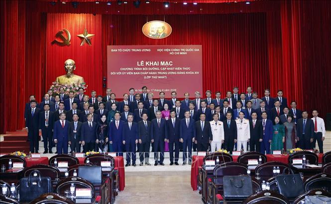 Tổng Bí thư, Chủ tịch nước Tô Lâm, các đại biểu và học viên là Ủy viên Trung ương Đảng khóa XIV. Ảnh: Thống Nhất - TTXVN