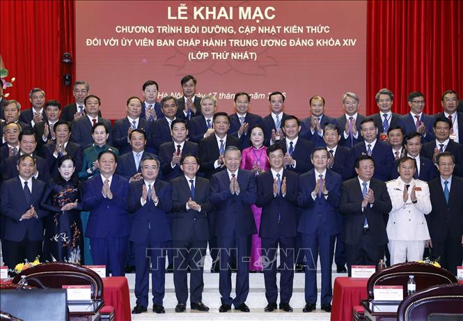 Tổng Bí thư, Chủ tịch nước Tô Lâm, các đại biểu và học viên là Ủy viên Trung ương Đảng khóa XIV. Ảnh: Thống Nhất - TTXVN