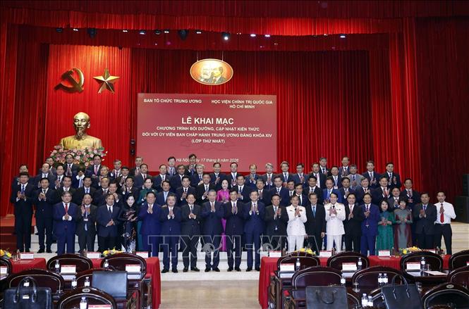 Tổng Bí thư, Chủ tịch nước Tô Lâm, các đại biểu và học viên là Ủy viên Trung ương Đảng khóa XIV. Ảnh: Thống Nhất - TTXVN