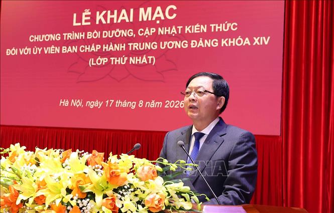Đồng chí Hồ Quốc Dũng, Ủy viên Trung ương Đảng, Phó Thủ tướng, đại diện các học viên phát biểu. Ảnh: Văn Điệp – TTXVN