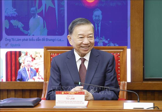 Tổng Bí thư, Chủ tịch nước Tô Lâm truyền đạt chuyên đề trung tâm của Chương trình. Ảnh: Thống Nhất - TTXVN