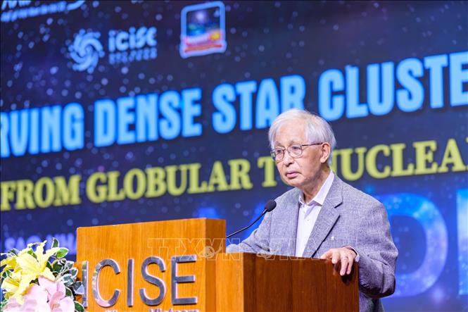 Giáo sư Trần Thanh Vân, Chủ tịch Hội gặp gỡ Việt Nam, Giám đốc Trung tâm ICISE phát biểu. Ảnh: Sỹ Thắng - TTXVN
