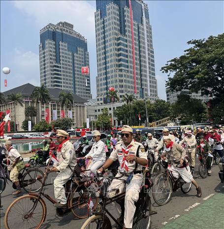 Người dân Jakarta tổ chức đạp xe chào mừng ngày Quốc khánh Ảnh: Đỗ Quyên – PV TTXVN tại Indonesia