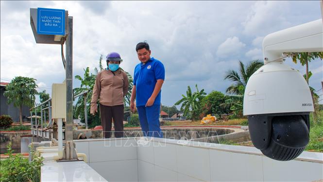 Hệ thống camera giám sát tại khu vực xử lý nước thải góp phần tăng cường theo dõi hoạt động xử lý, nâng cao hiệu quả quản lý và giám sát môi trường. Ảnh: Minh Phú - TTXVN