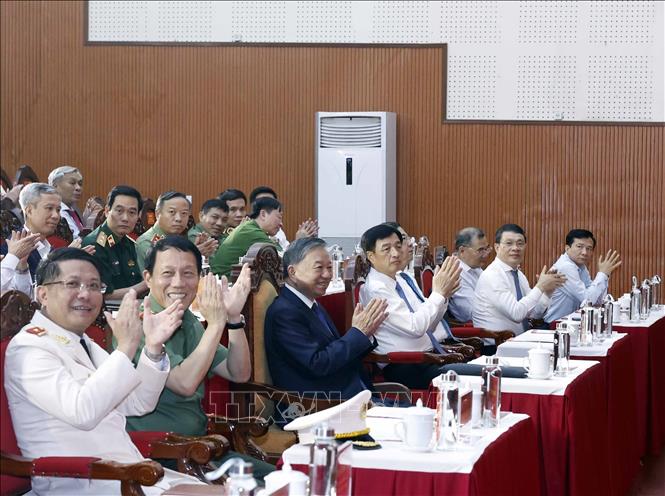 Tổng Bí thư, Chủ tịch nước Tô Lâm và các đại biểu tại Học viện Kỹ thuật và Công nghệ an ninh, Bộ Công an. Ảnh: Thống Nhất – TTXVN