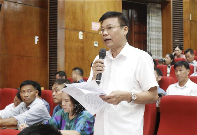 Các đại biểu kiến nghị. Ảnh: Thanh Thương - TTXVN