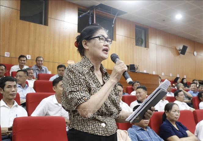 Các đại biểu kiến nghị. Ảnh: Thanh Thương - TTXVN