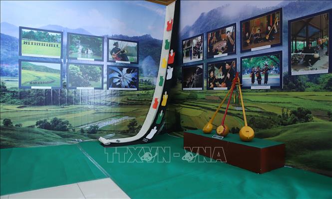 Một góc không gian trưng bày văn hóa Then chuyên đề “Thực hành tín ngưỡng Then nhóm ngôn ngữ Tày - Thái” tại sự kiện. Ảnh: Xuân Tú - PV TTXVN tại Lào