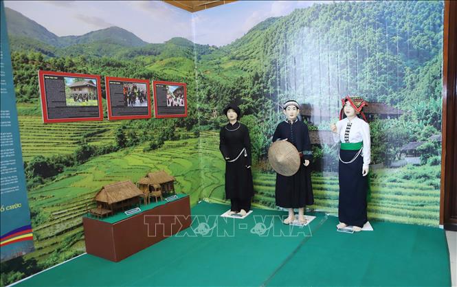 Một góc không gian trưng bày văn hóa Then chuyên đề “Thực hành tín ngưỡng Then nhóm ngôn ngữ Tày - Thái” tại sự kiện. Ảnh: Xuân Tú - PV TTXVN tại Lào