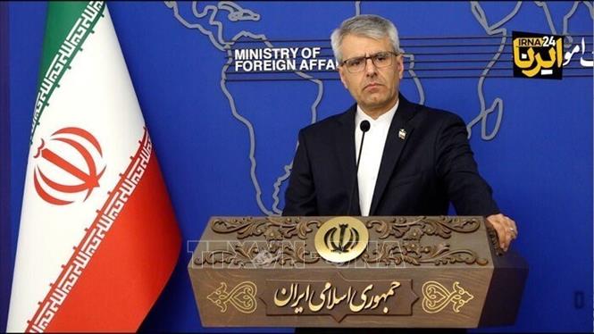 Người phát ngôn Bộ Ngoại giao Iran Esmaeil Baghaei trong cuộc họp báo tuần tại Tehran ngày 17/8/2026. IRNA/TTXVN phát