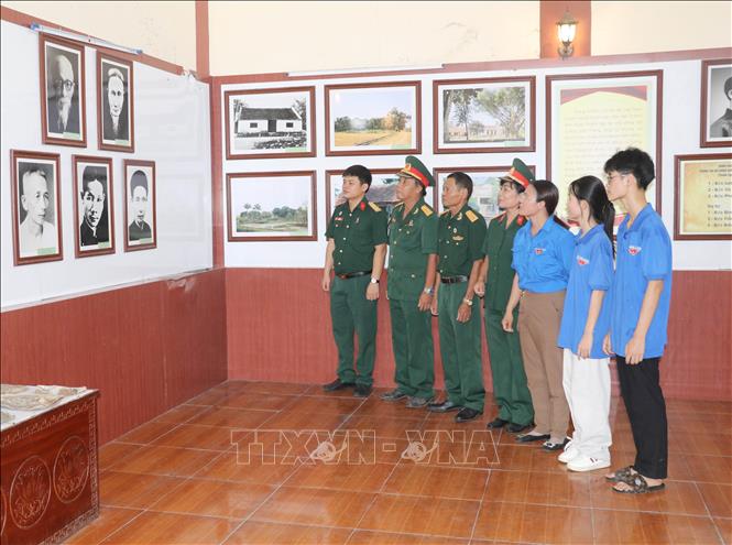 Mỗi hiện vật Bảo tàng Khu căn cứ cách mạng Quỳnh Lưu giúp cho thế hệ trẻ hiểu hơn về những trang sử hào hùng của vùng quê cách mạng Quỳnh Lưu. Ảnh: Thùy Dung - TTXVN