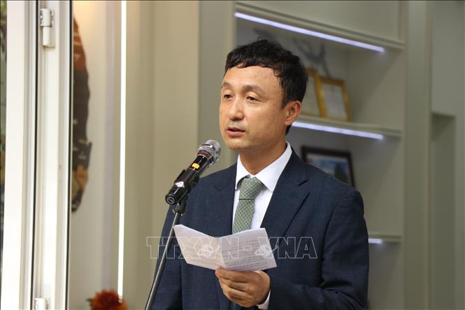 Dại diện thành phố Daegu (Hàn Quốc) phát biểu tại Lễ ra mắt Không gian trình diễn công nghệ và đổi mới sáng tạo thành phố Daegu tại Đà Nẵng. Ảnh: Khoa Chương - TTXVN